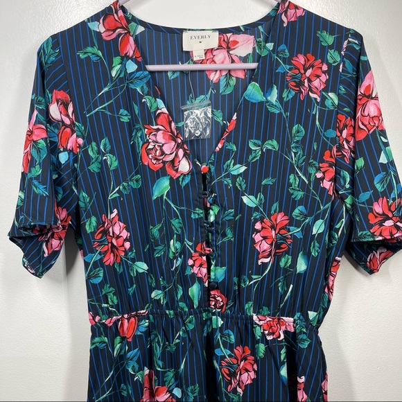 NWOT Everly Floral Dress - Picture 2 of 9